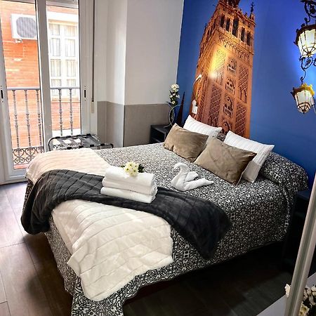 Hostal Paco´s Sevilla Exterior foto A bedroom at the hotel