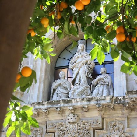 Hostal Paco´s Sevilla Exterior foto The Orange Trees of Sorrento