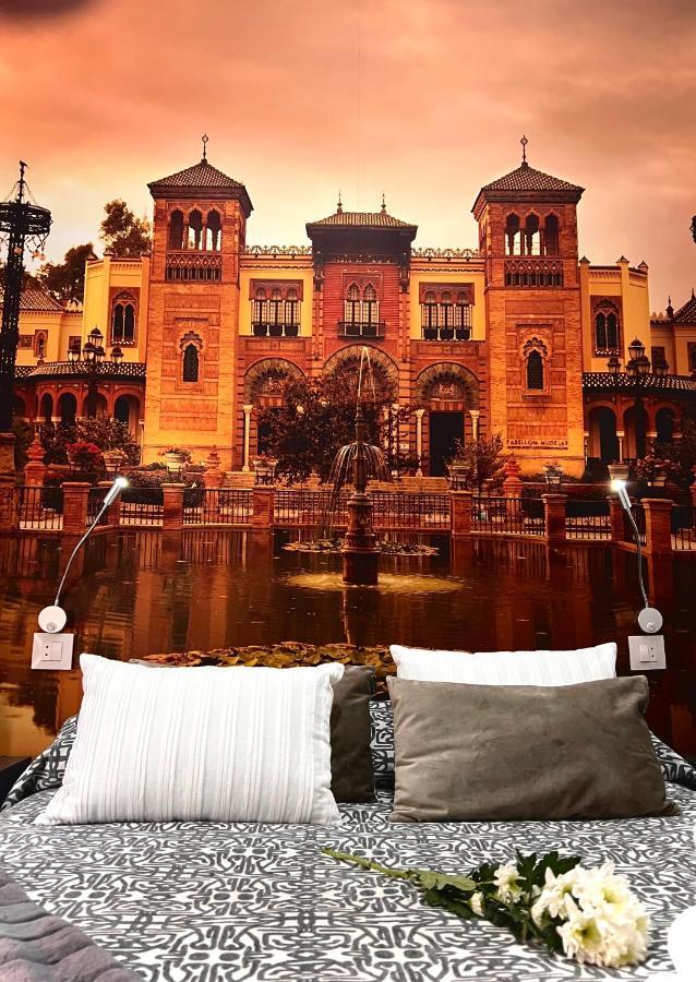 Hostal Paco´s Sevilla Exterior foto The hotel's rooms are decorated with murals of the Alhambra.
