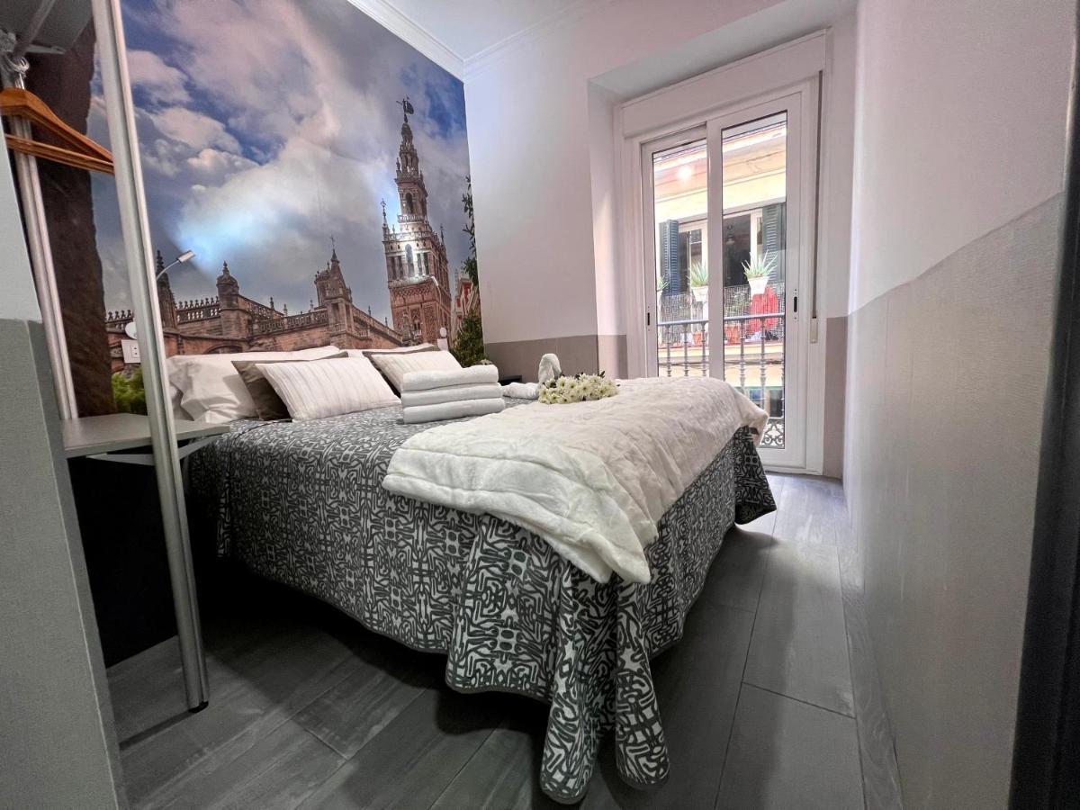 Hostal Paco´s Sevilla Exterior foto A bedroom