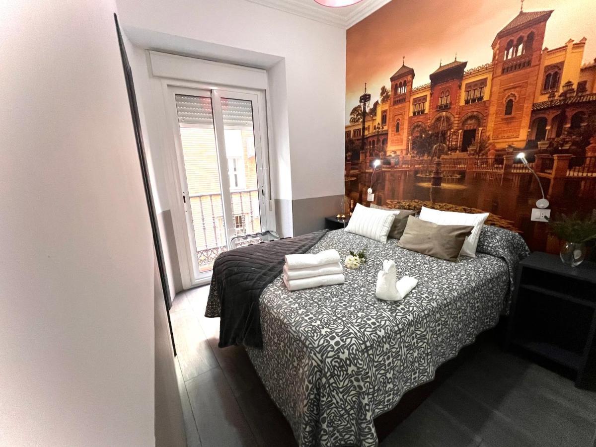Hostal Paco´s Sevilla Exterior foto A room at the hotel
