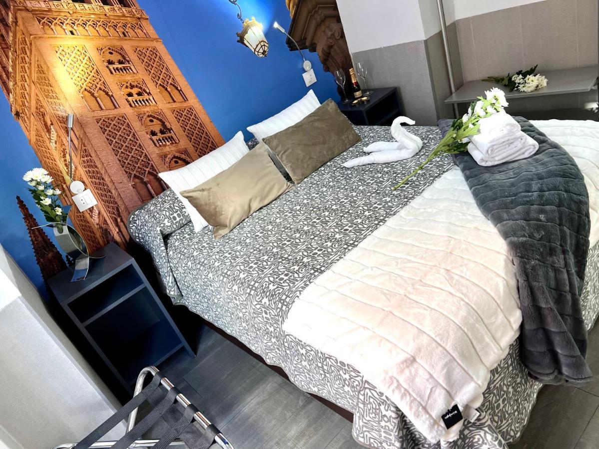 Hostal Paco´s Sevilla Exterior foto A bedroom at the hotel