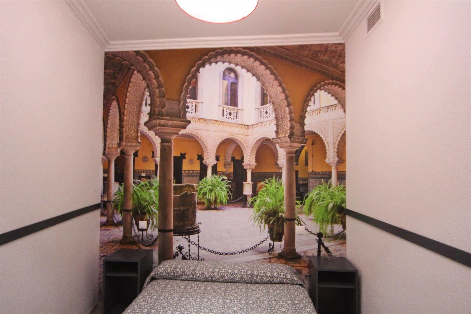 Hostal Paco´s Sevilla Exterior foto The interior of the hotel